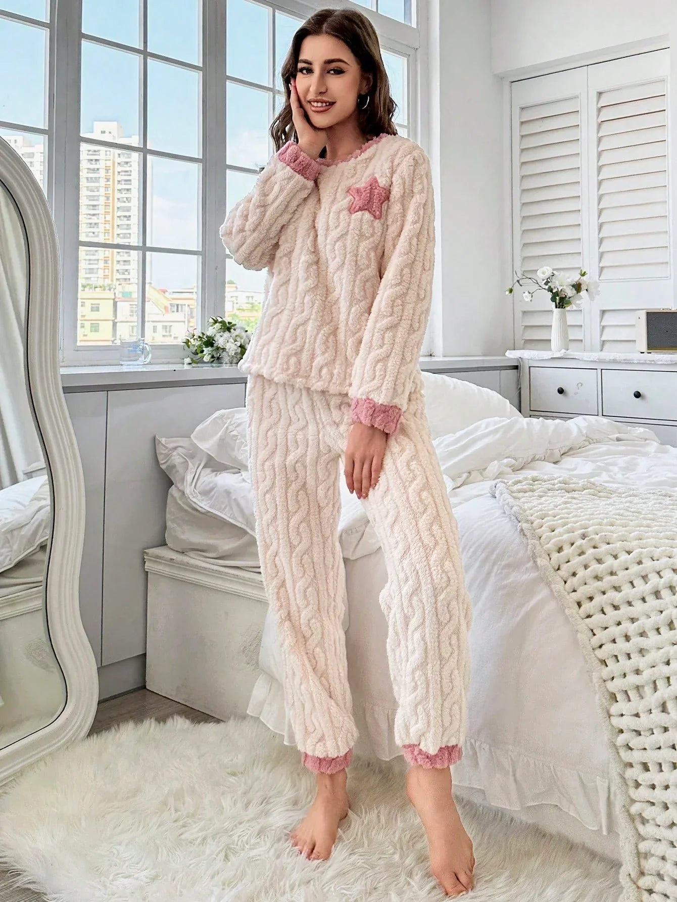 [Leve 2 Pague 1] Pijama Feminino Neve Macia (Conforto térmico e delicadeza) + BRINDE: 1 Pantufa Nuvem Antiaderente