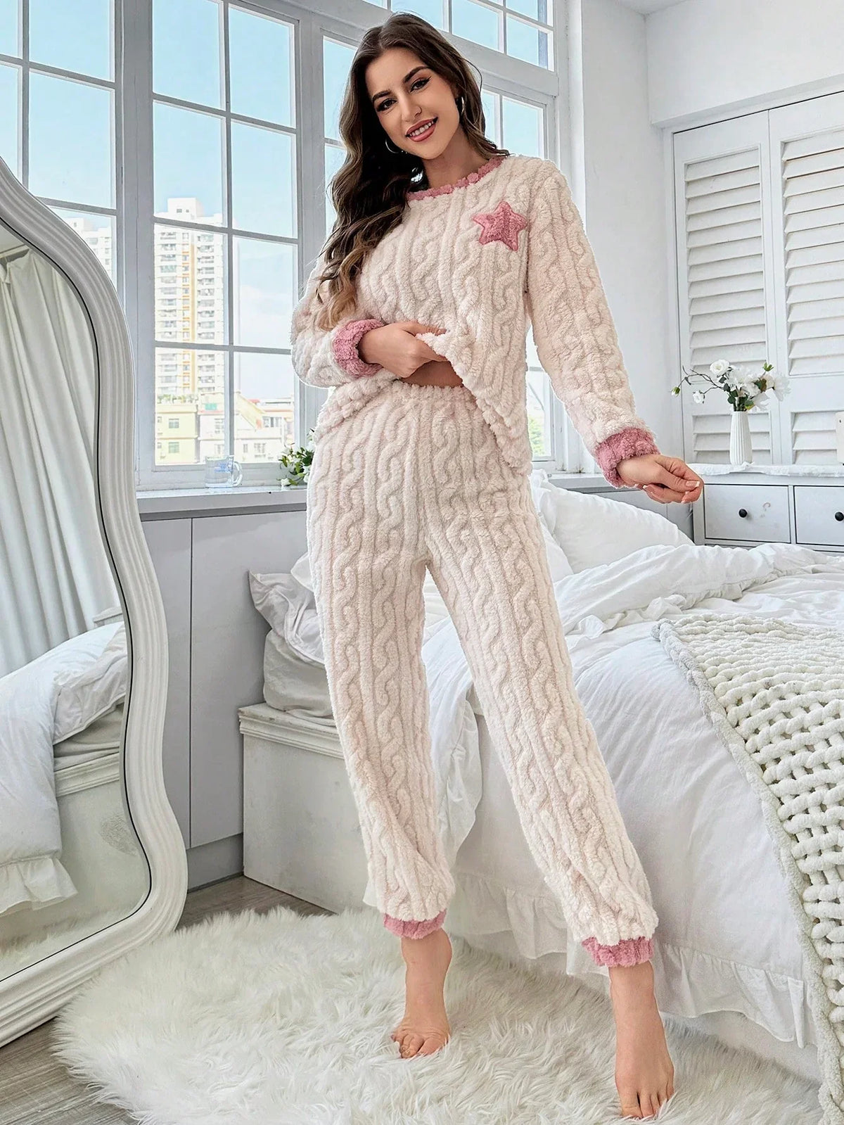 [Leve 2 Pague 1] Pijama Feminino Neve Macia (Conforto térmico e delicadeza) + BRINDE: 1 Pantufa Nuvem Antiaderente